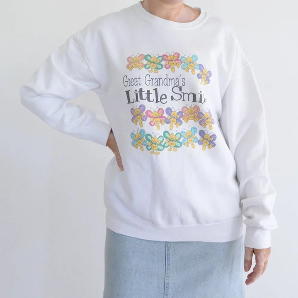 Vintage Jerzees White Great Grandma Colourful Butterfly Crewneck Sweater M - Picture 1 of 12